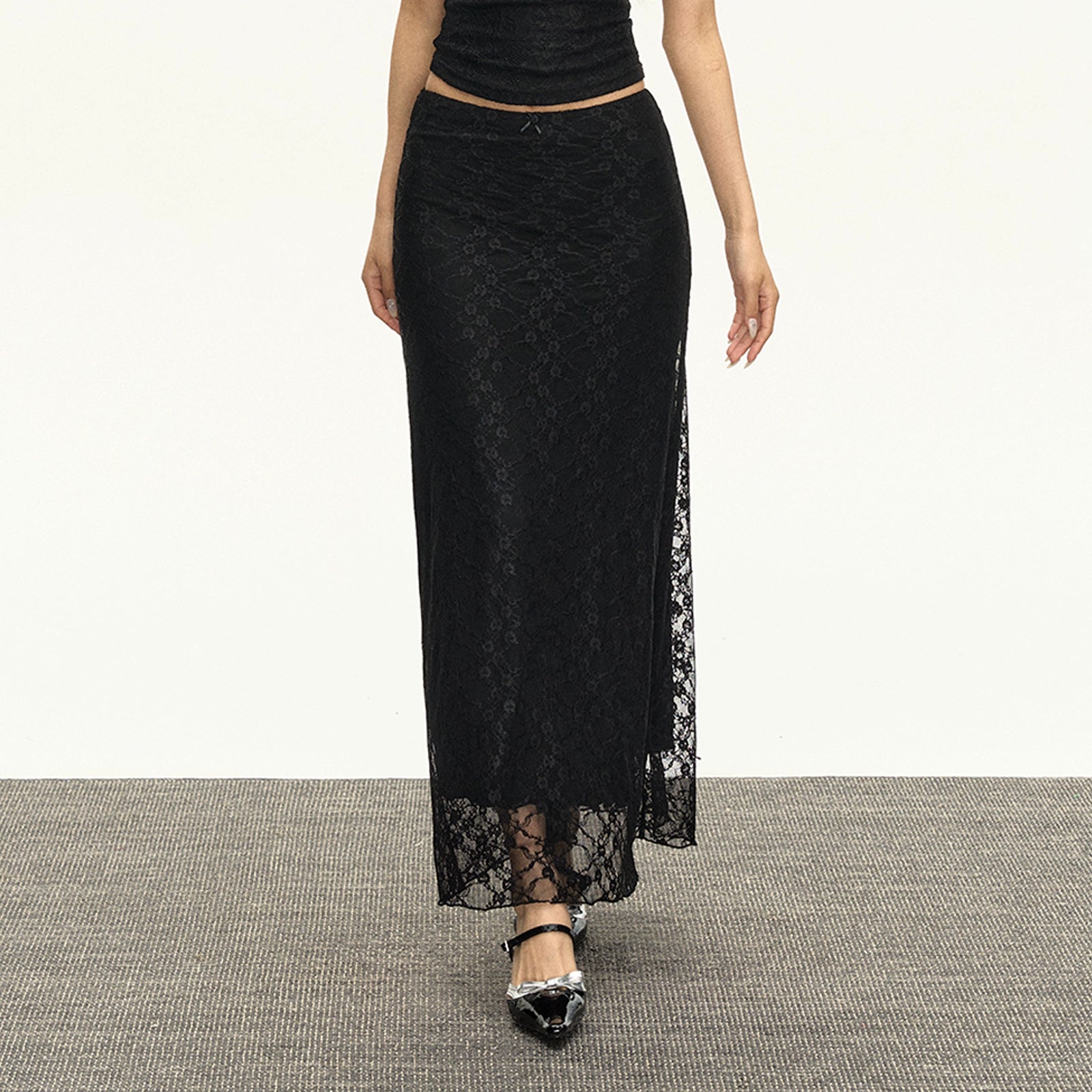 Ariseism Vintage-Inspired Lace Top and Bustier Skirt Ensemble