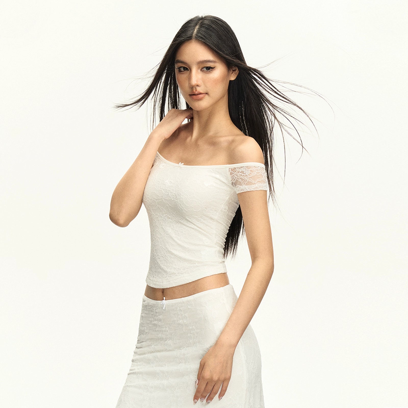 Ariseism Vintage-Inspired Lace Top and Bustier Skirt Ensemble