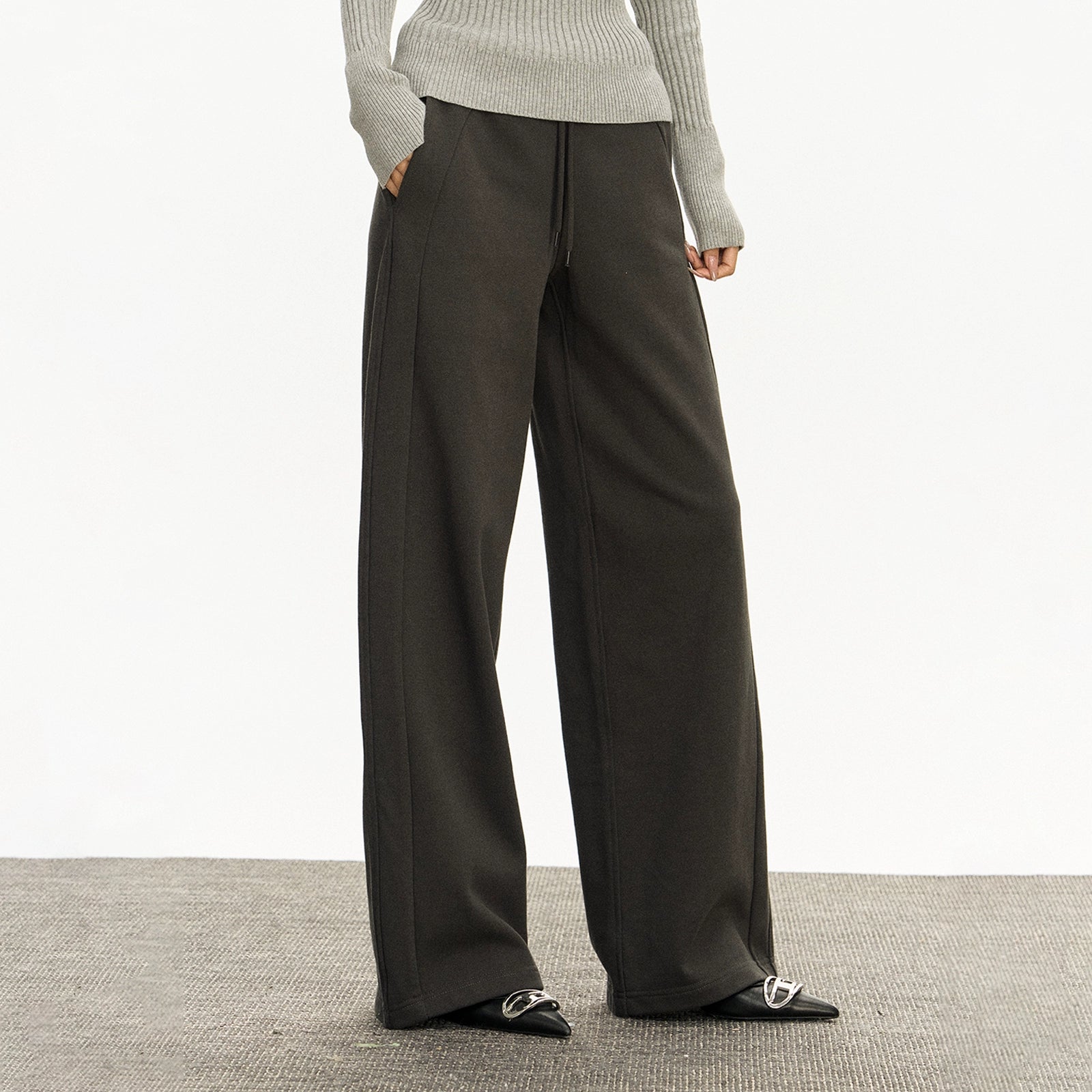 Ariseism Retro-Inspired Low-Waisted Yoga Pants for Women