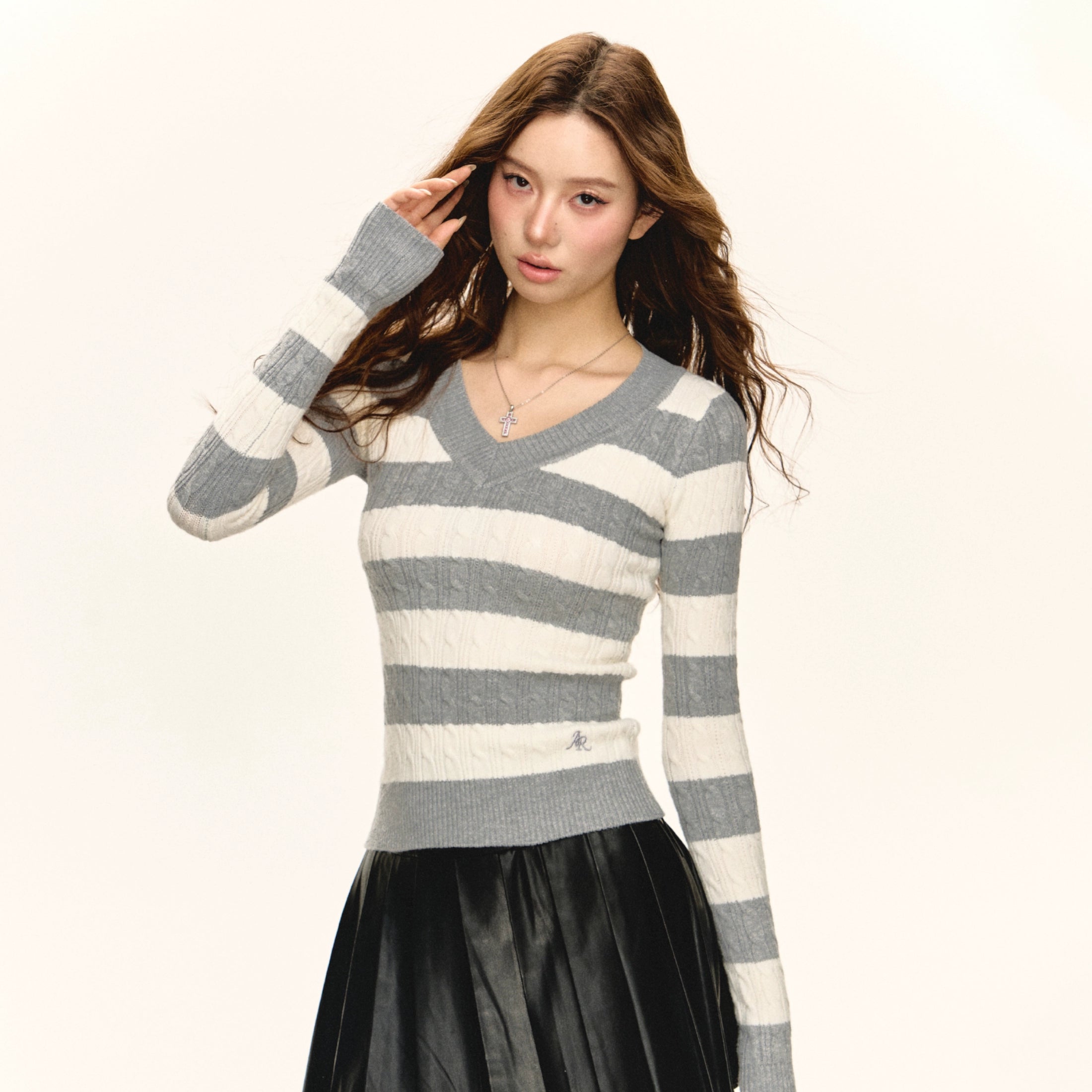 Ariseism Vintage-Inspired Sweater for Modern Style