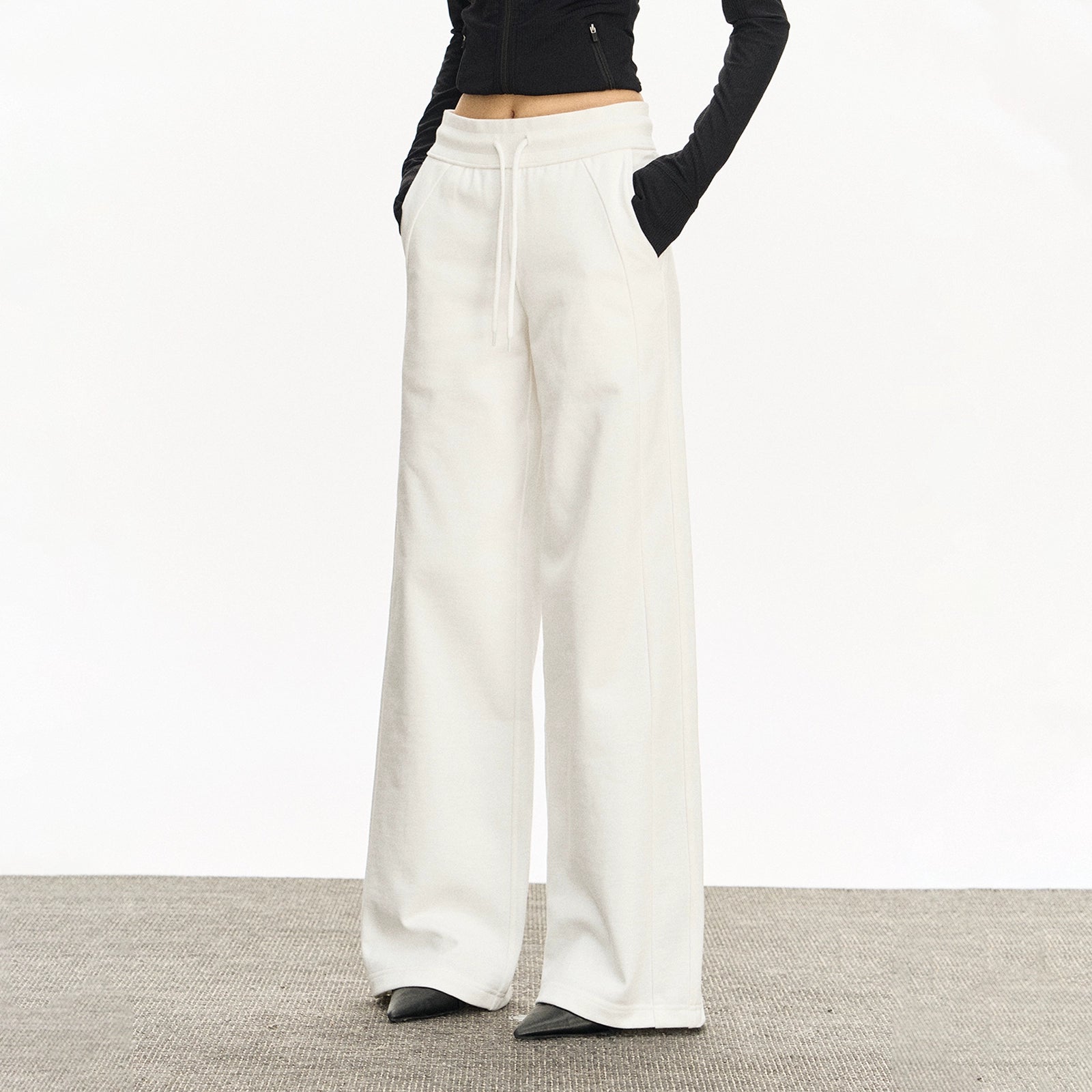 Ariseism Retro-Inspired Low-Waisted Yoga Pants for Women