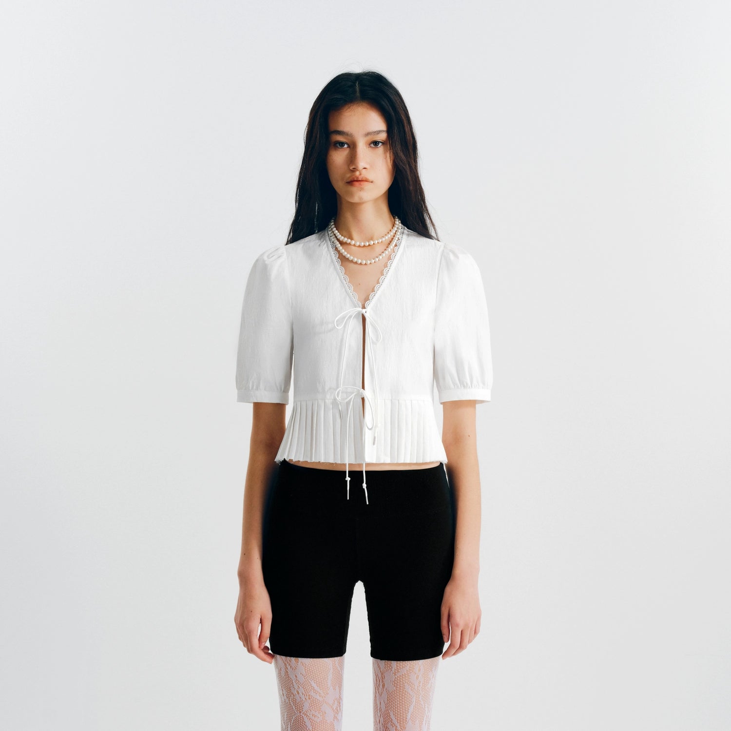 Puki Puki Elegant Lace Bow Tie V-Neck Bubble Sleeve Top