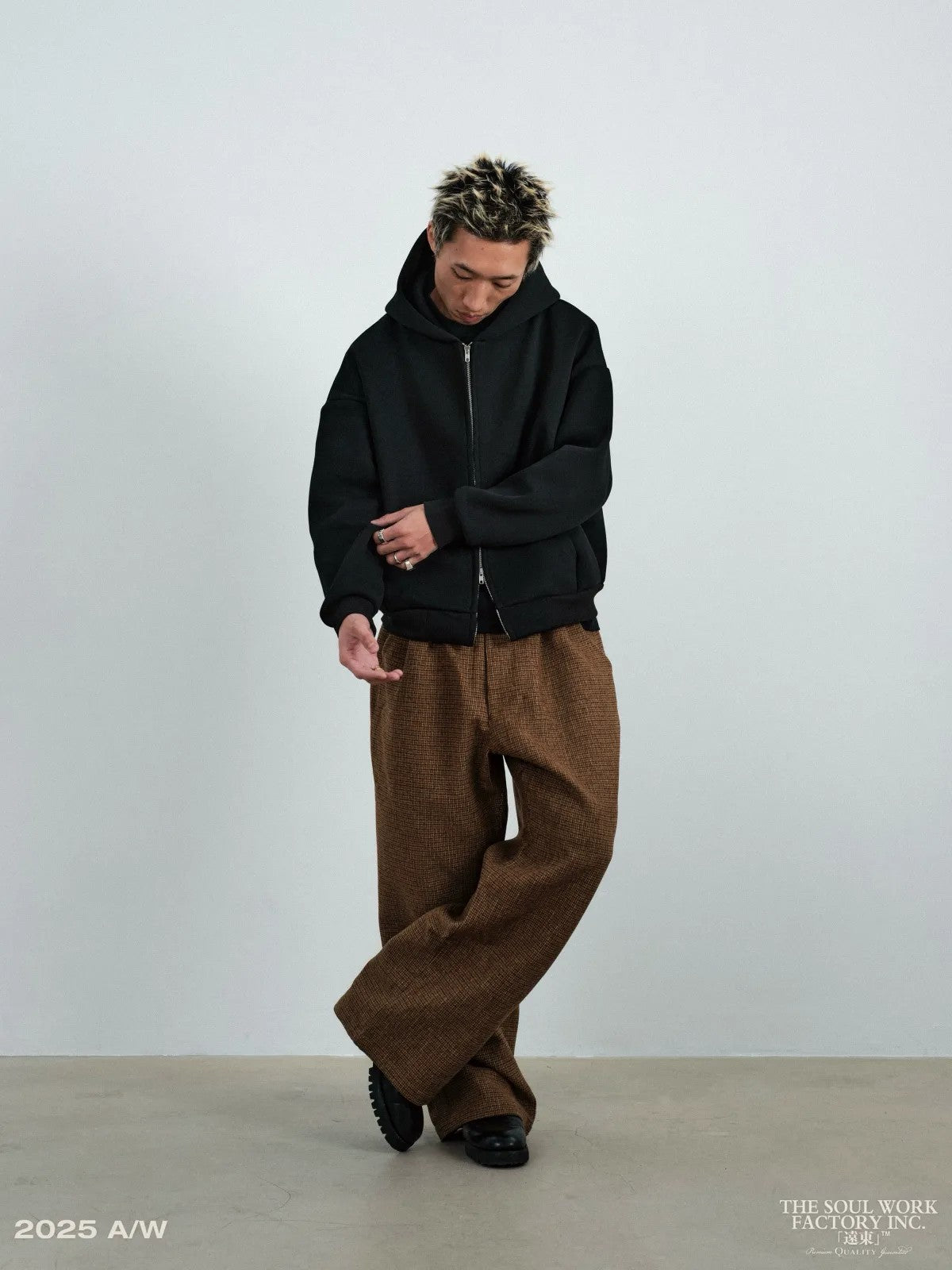 SWFI Far East 600g Heavyweight Cotton Zip Hoodie in Black - On Model