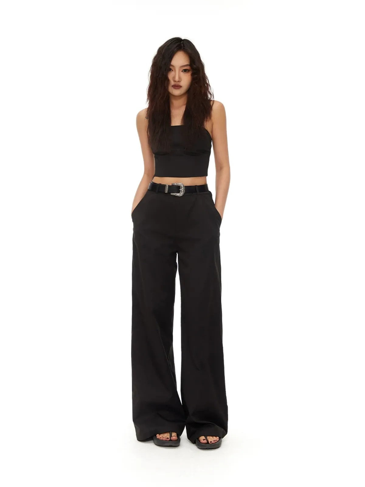 THELIGHT OFFICIAL Wide Leg Floor Length Trousers in Black - On Model