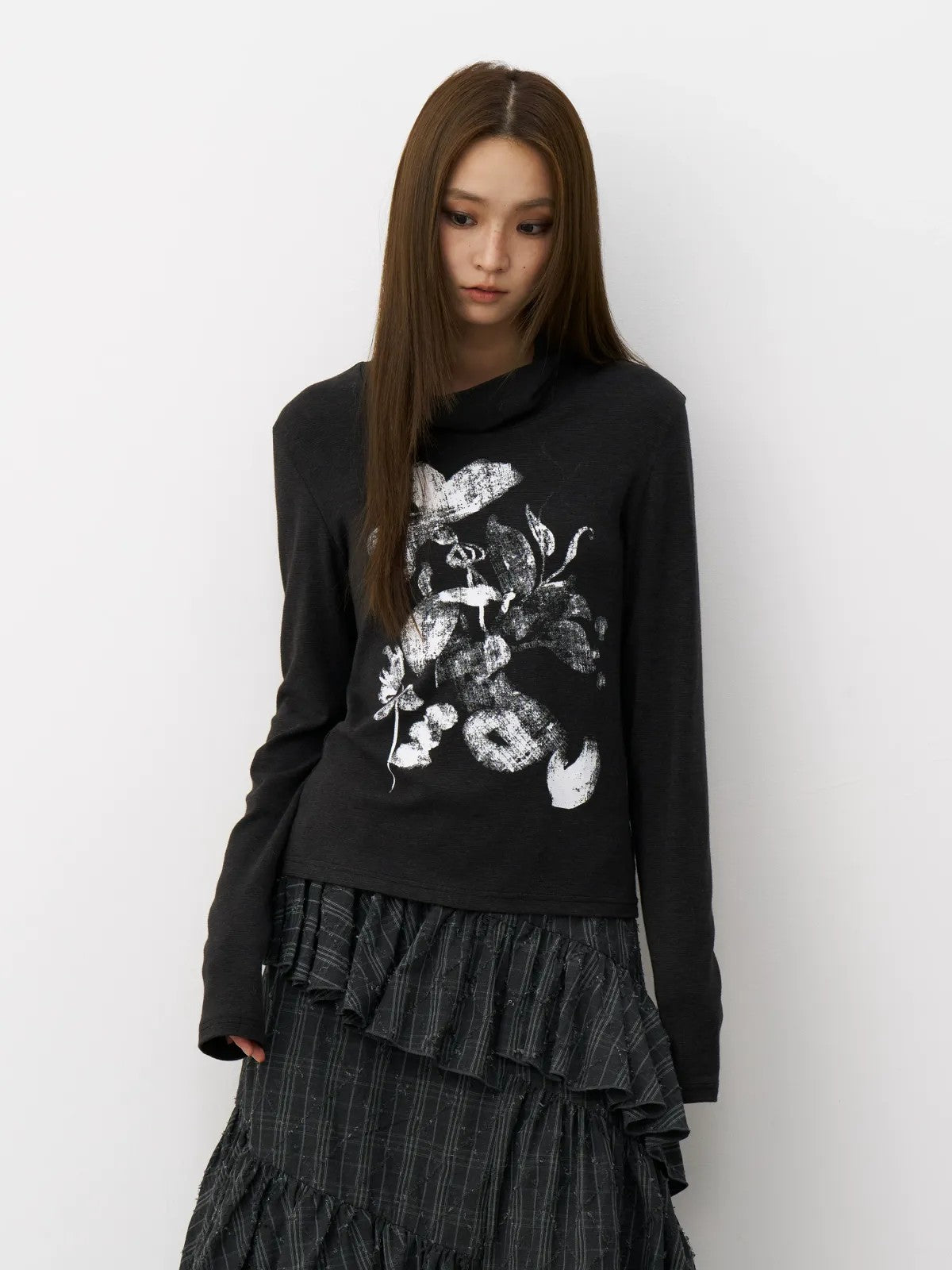 THELIGHT OFFICIAL Ink Wash Floral High Neck Top in Gray - On Model