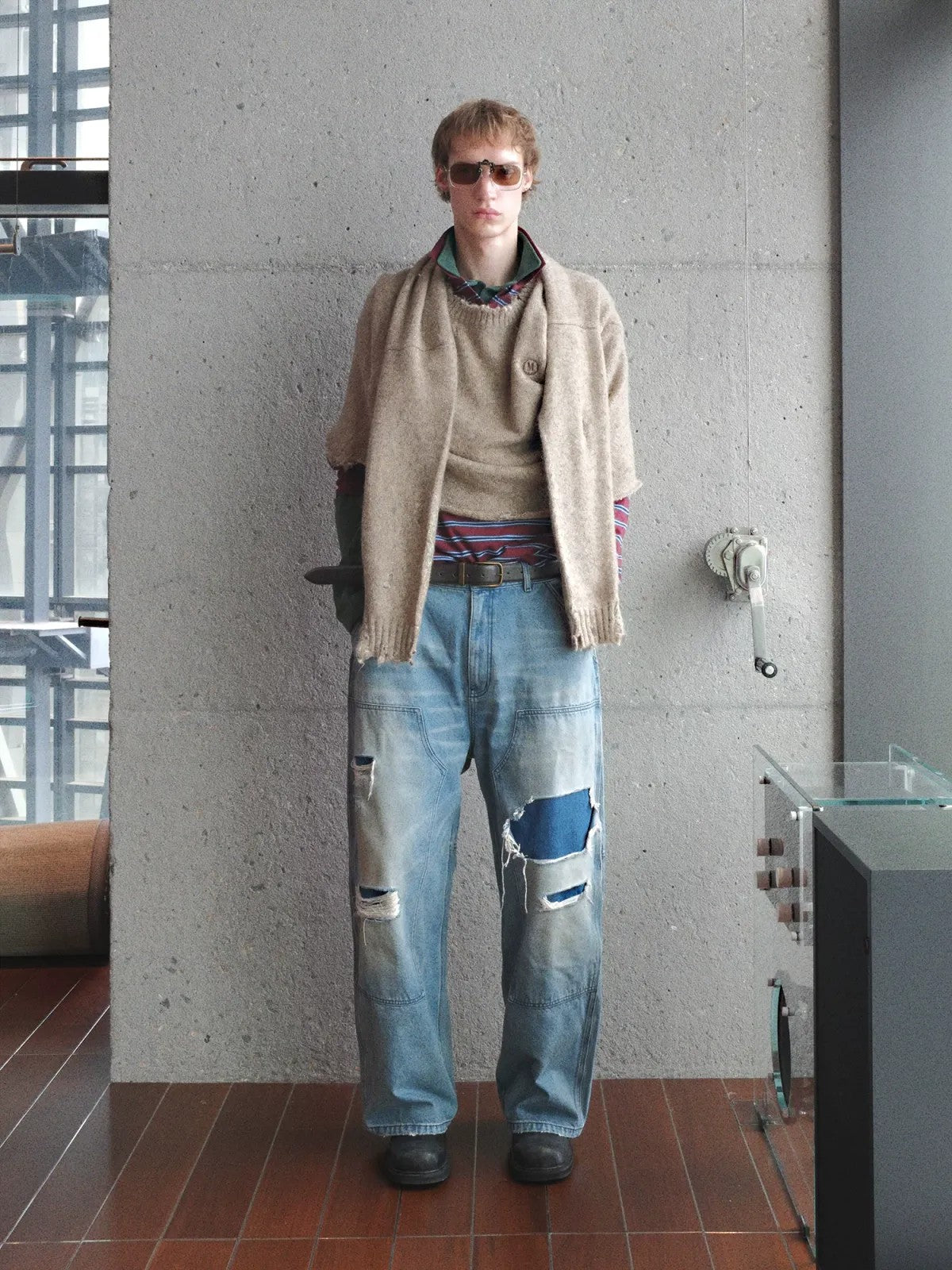 MASONPRINCE Distressed Coarse Weave Jeans in Denim - On Model