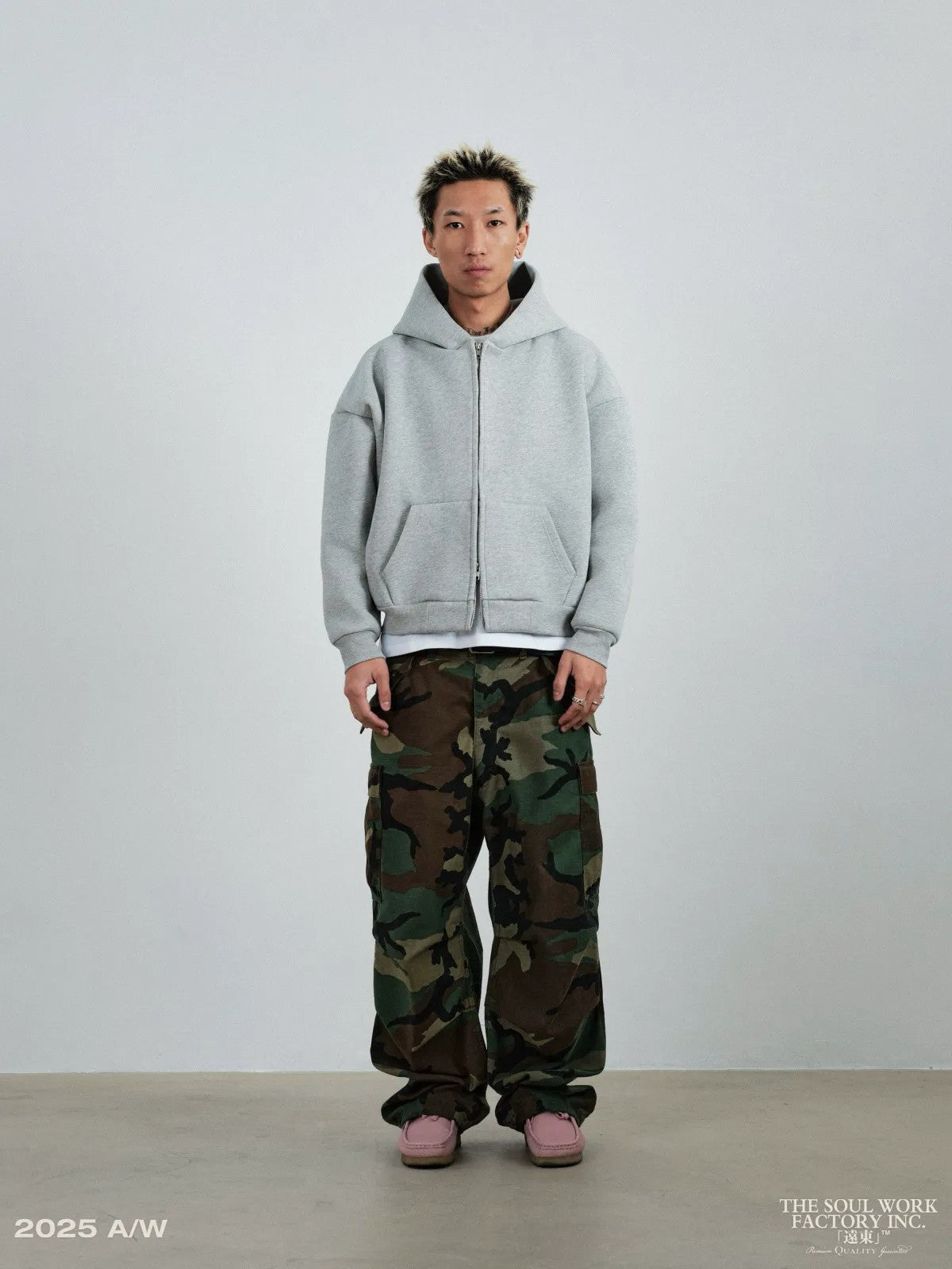 SWFI Far East 600g Heavyweight Cotton Zip Hoodie in Gray - On Model