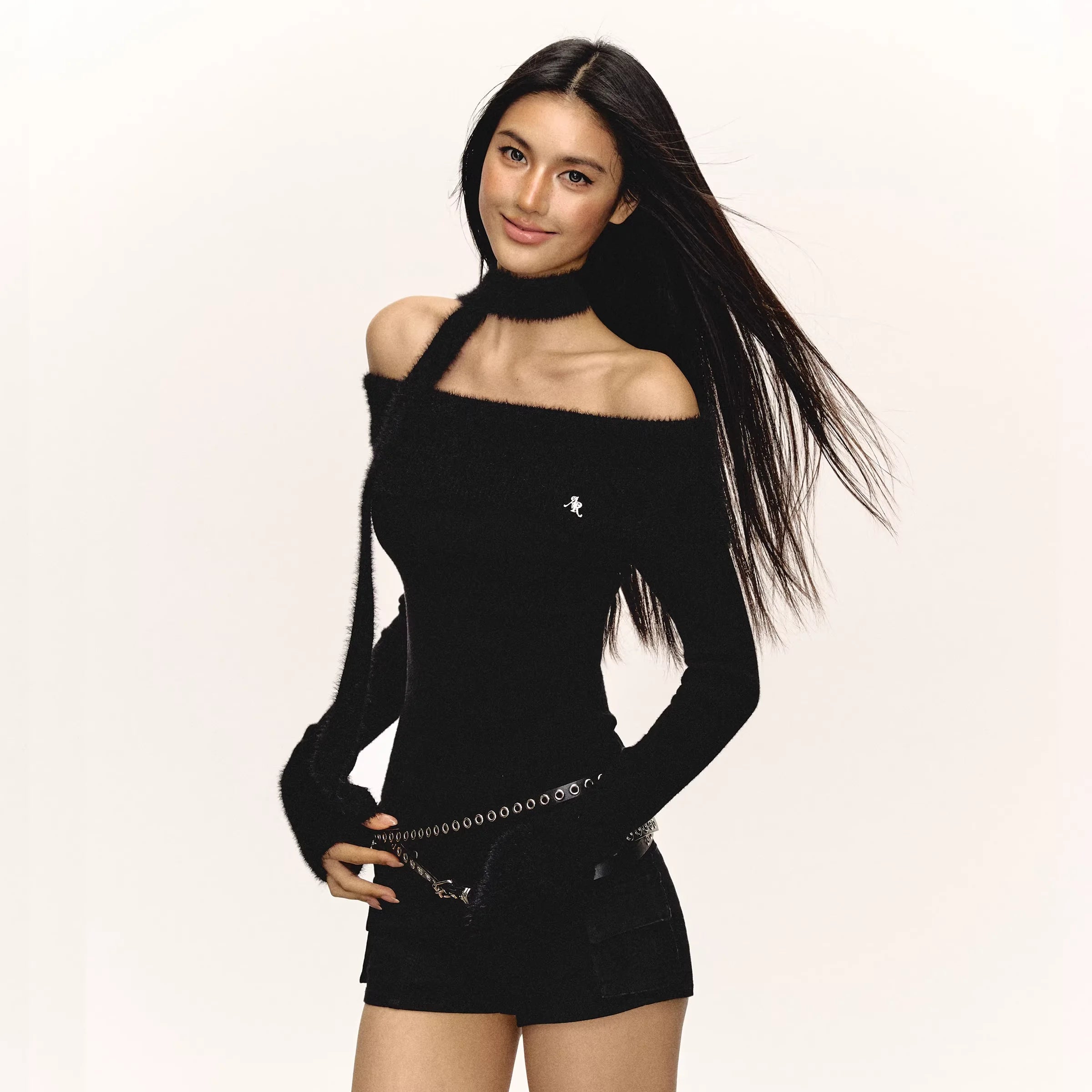 ARISEISM Women's Off-Shoulder Long Sleeve Knit Top with Choker Detail