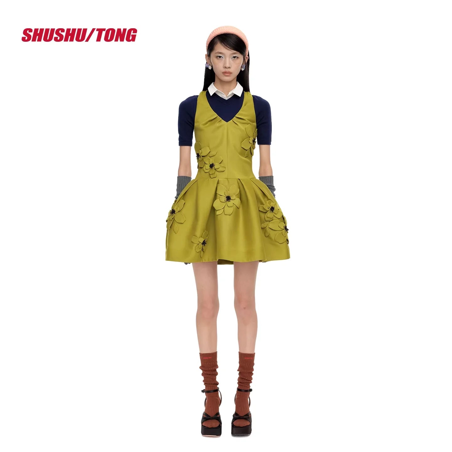 shushutong Winter Pleated Halter Neck Mini Dress with Floral Appliqués