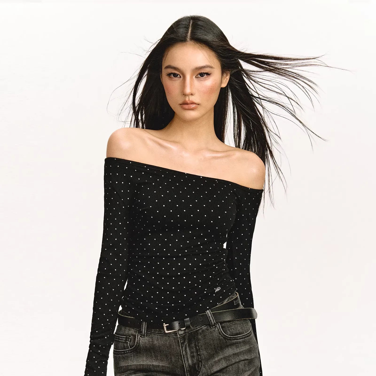 ARISEISM Women's Off-Shoulder Slim-Fit Ribbed Long-Sleeve Top