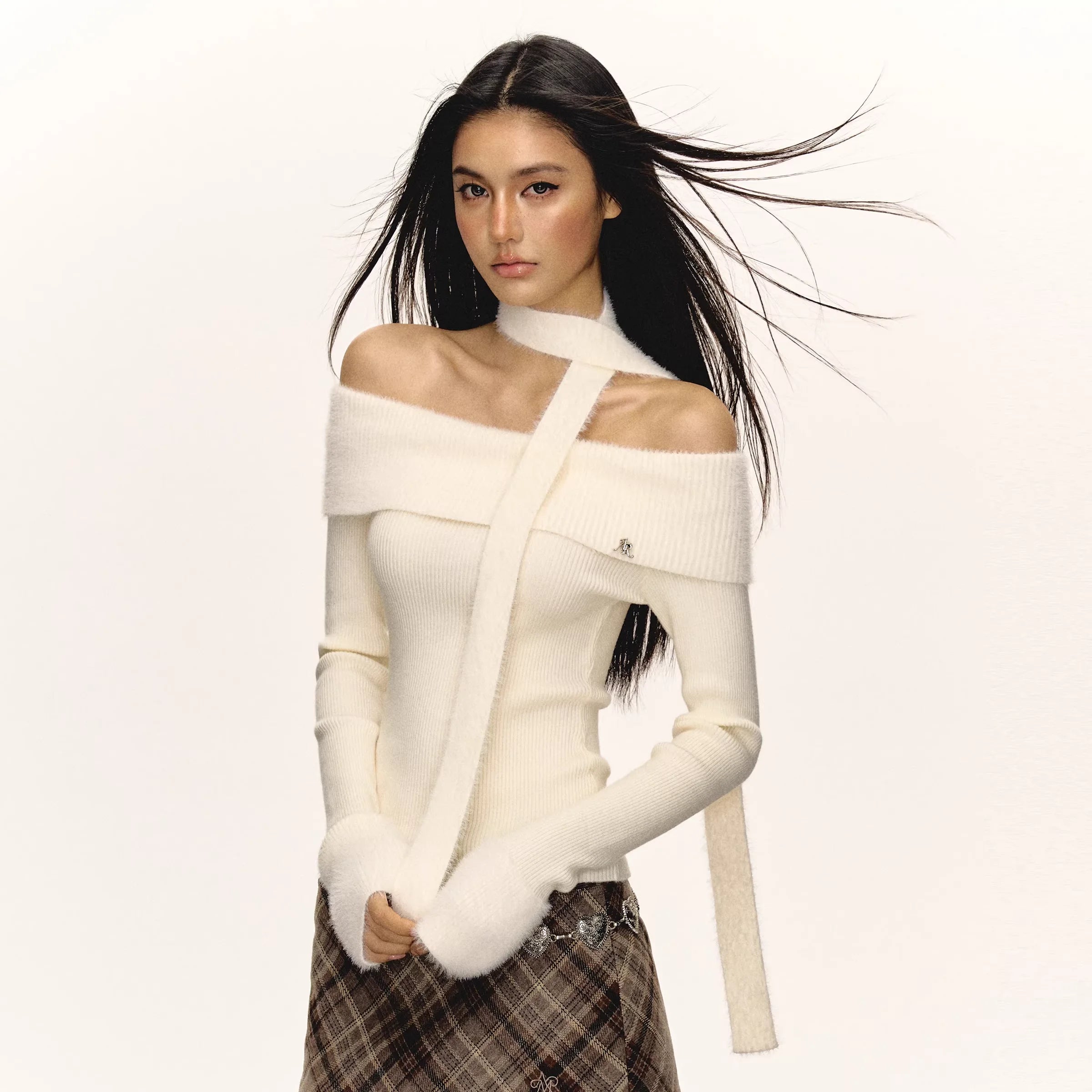 ARISEISM Women's Off-Shoulder Long Sleeve Knit Top with Choker Detail