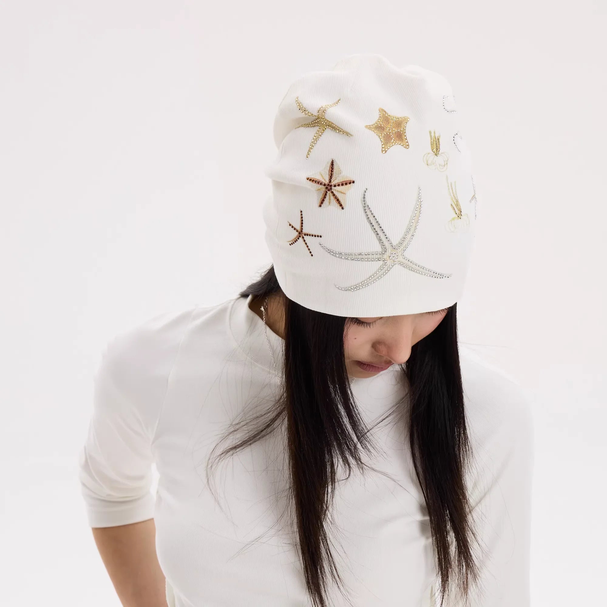 THELIGHT OFFICIAL Rhinestone Embroidered Slouch Beanie Hat – Black and White