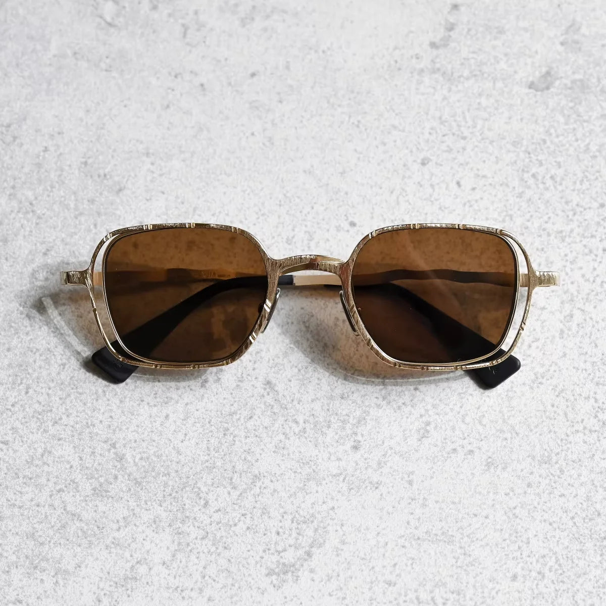 FUTURE UPDATE Luxury Hammered Texture Rectangle Sunglasses Frame